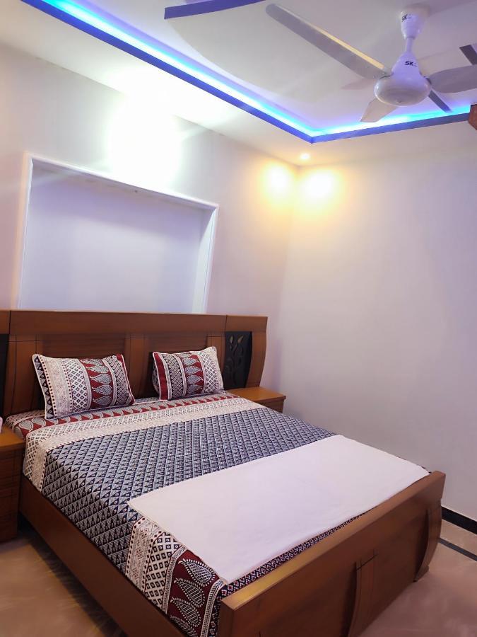 Lavish Inn Исламабад Экстерьер фото